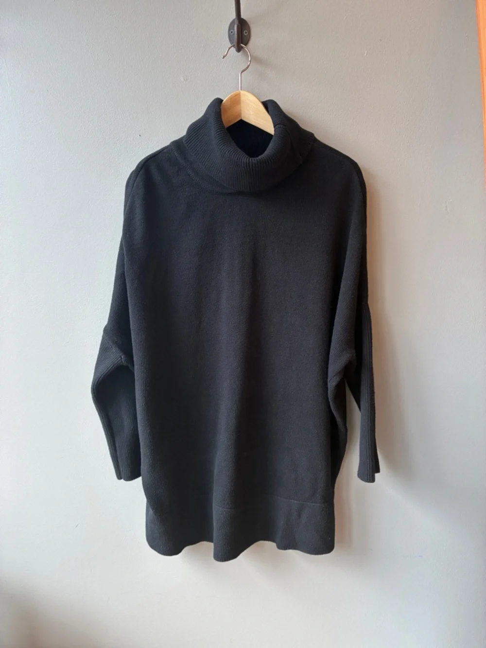 VETTA Black Oversized Convertible Knit Sweater, Small - Picture 3 of 8